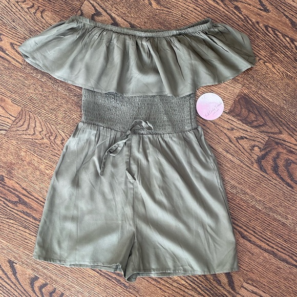 BNWT Francesca’s Ruffle Jumper Small Olive green by Full Circle Trends - Picture 7 of 12